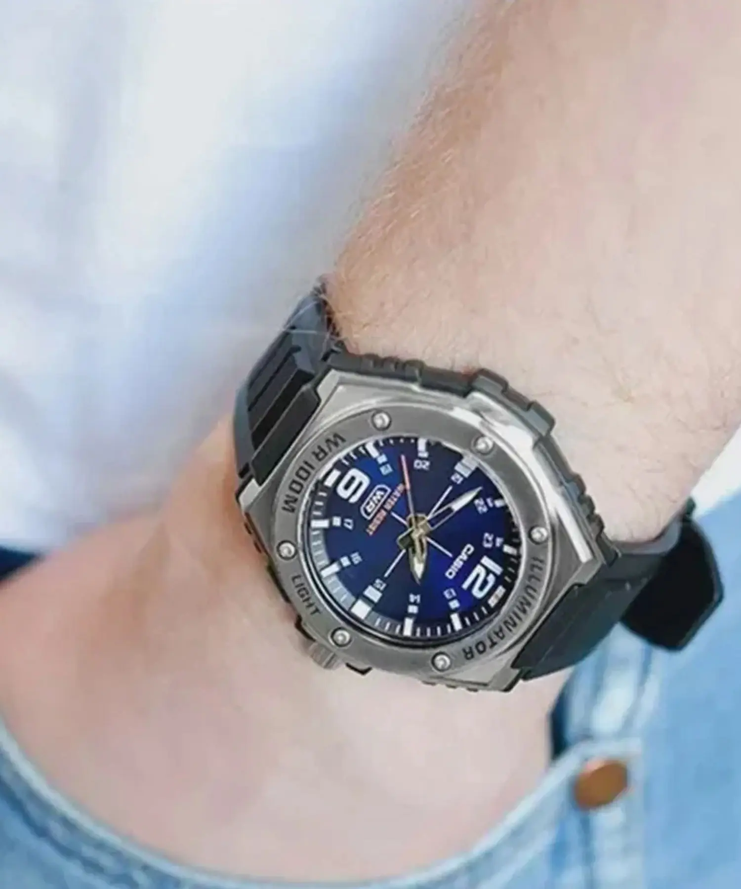 عکس روی مچ MWA-100H-2AVDF